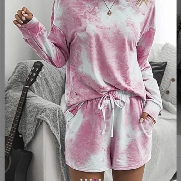 Pink Tie-Dye Long-Sleeve Top &
Pocket Shorts - Picture 3 of 5